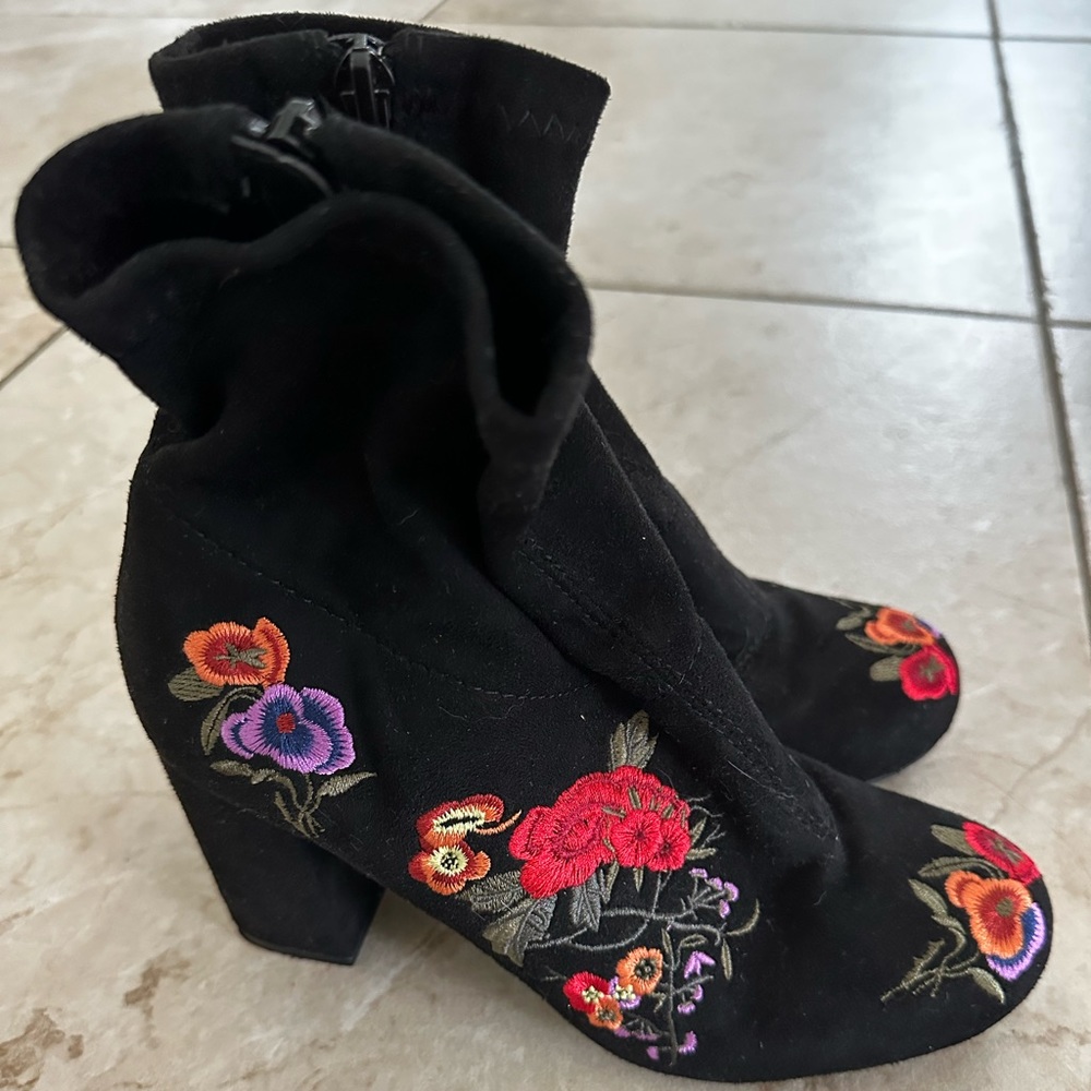 Like New Ankle High Suede Boots * Worn for a few Hours